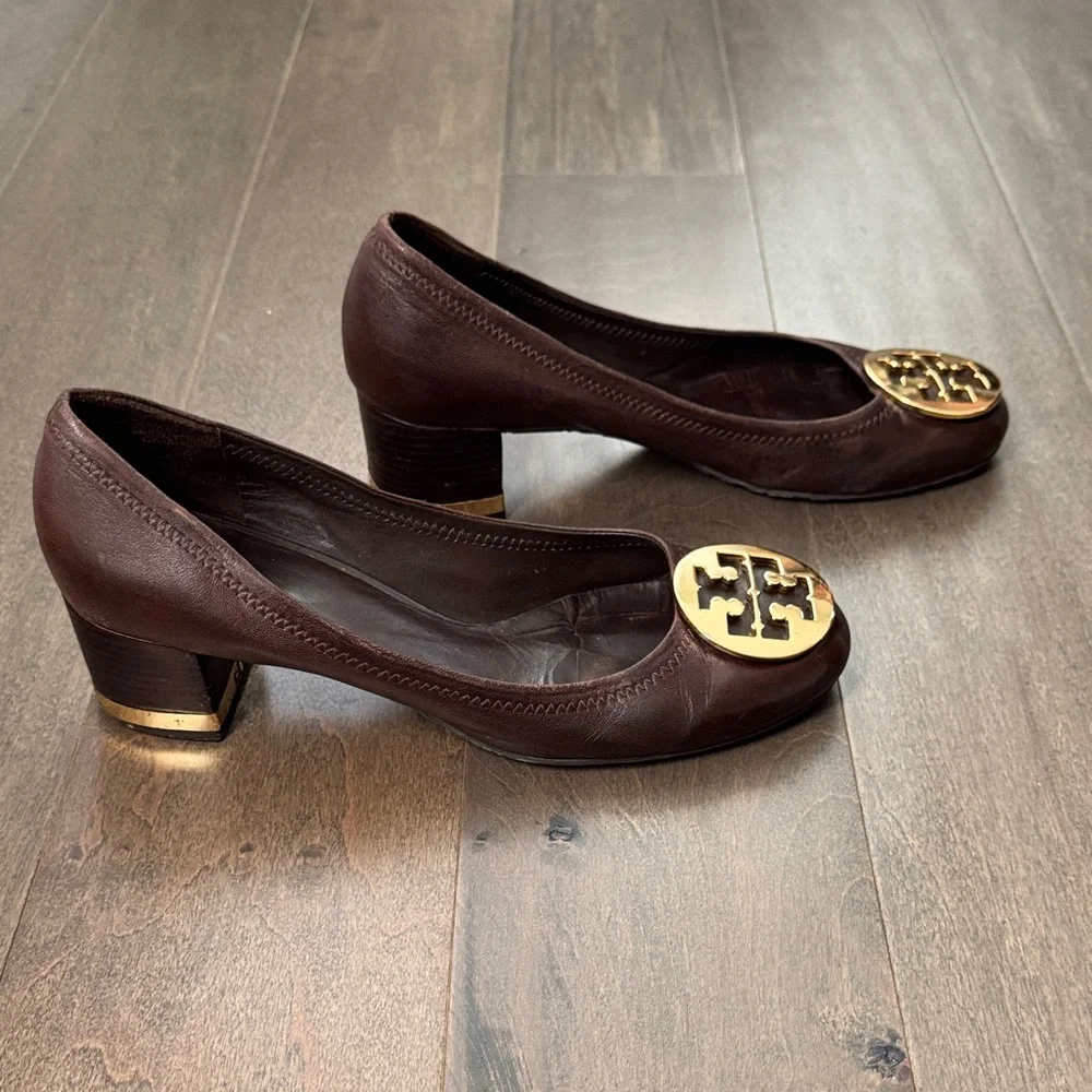 Tory Burch Women’s 9 Brown Leather Logo Medallion Block Heel Pumps